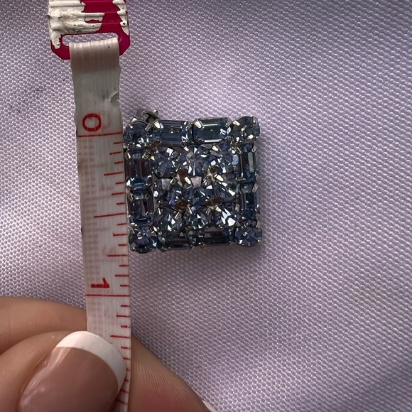 WEISS signed Vintage rare designer Weiss Square Light Blue Clip On Earrings - Picture 5 of 6